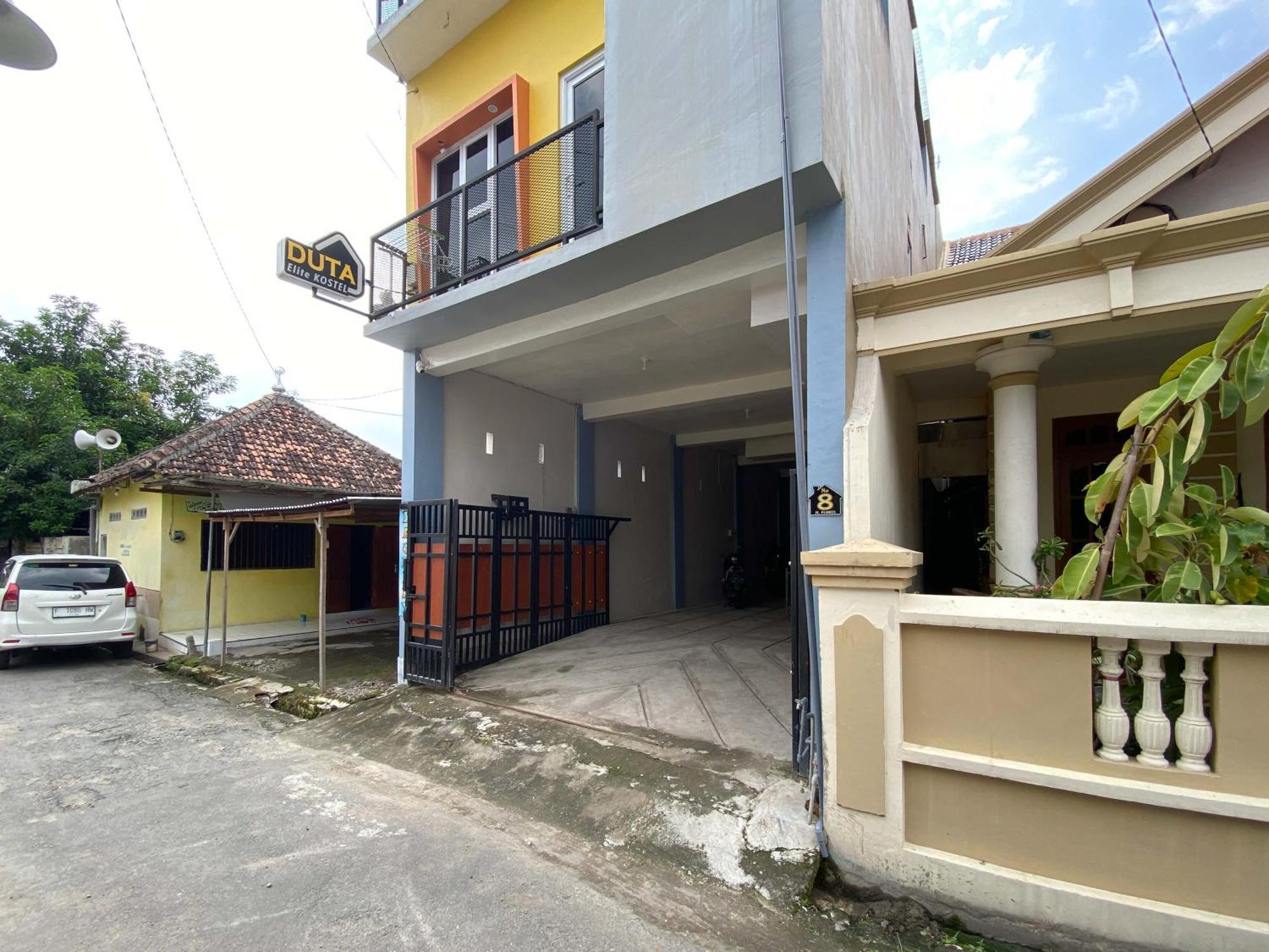Duta Elite Kostel Syariah Near Rsud Caruban Redpartner Hotel Madiun